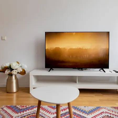 Ultracentral 1 Bdrm *