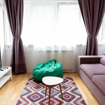 Ultracentral 1 Bdrm Lejlighed *